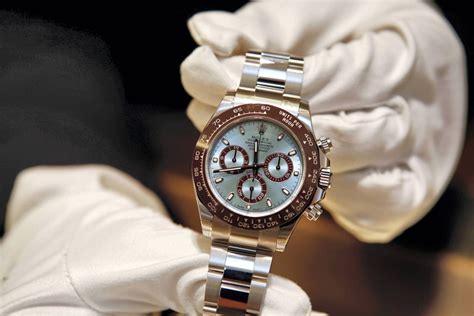 rolex prices to drop further as supply surges|why are Rolex watches down.